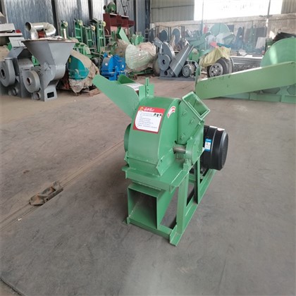 Selbsternährender Diesel-Asthäcksler